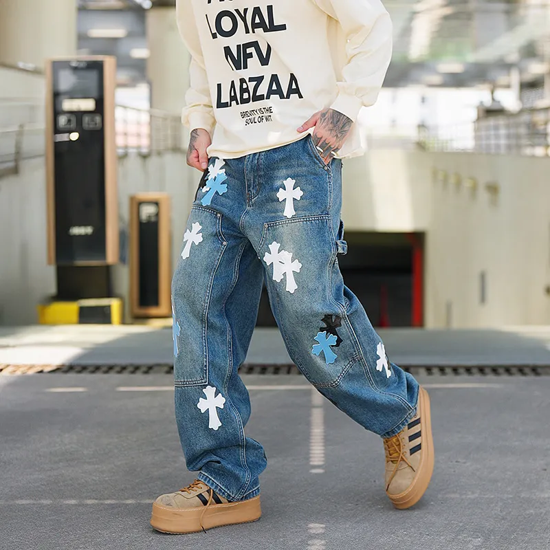 P290 💰 (Top version) chrome hearts ss25 blue, black, blue and white grained leather denim workwear logging pants. Styles with different wash textures, very friendly to people with thin legs and thick legs. The slightly flared version is very flattering to the leg shape. The moderate length is timeless and easy to match. It is the basic styling foundation for various styles. It is a must-have in the wardrobe! The fabric is stiff but also makes the upper body soft without losing texture. The washing process is even more perfect. It is a must-have item for everyone! ! !  Color: blue Size: 30-32-34-36 30 32 34 36 Waist circumference 80 85 90 95 Sitting circumference 105 110 115 120 Foot opening 46 47 48 49 External length 102 103 104 105